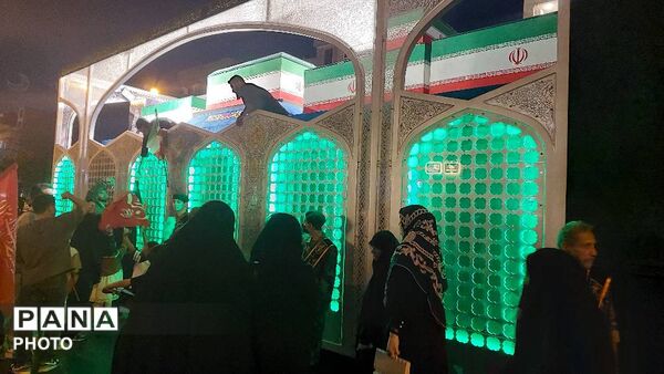 جایگاه پیکر رهبر شهید در تجمعات شبانه برجسته شد