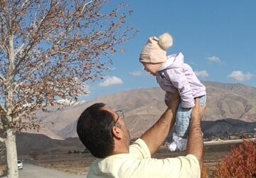 پدر قامت استوار عشق و ایستادگی است