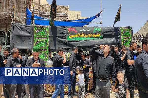 آئین با شکوه عزاداری آقا اباعبدالله الحسین (ع)در روز عاشوراحسینی