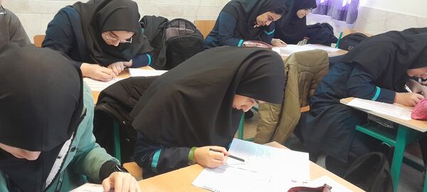 برگزاری آزمون پایش در دبیرستان فرزانگان استعداد درخشان شهرستان ملارد