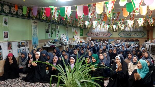 جشن با شکوه انقلاب در دبیرستان فدک منطقه ۱۲