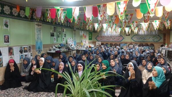 جشن با شکوه انقلاب در دبیرستان فدک منطقه ۱۲