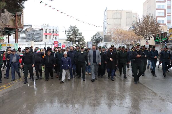 نغمه‌های انقلاب در راهپیمایی ۲۲ بهمن