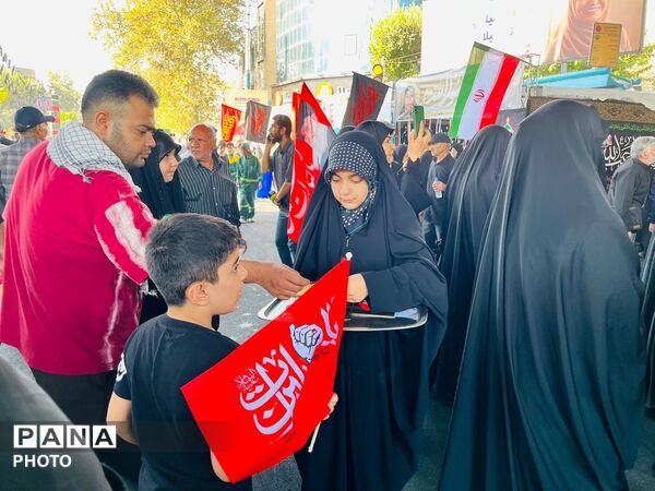 تجلیِ شکوهِ ایمان در مسیرِ عاشقی؛ تهران یکپارچه غرق در سوگِ اربعین