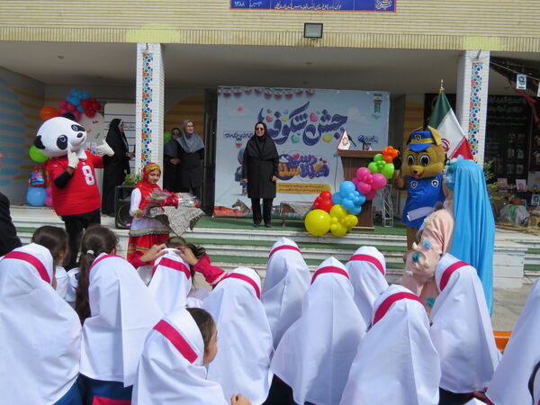 نواختن زنگ اول مهر در مدرسه شهدا فرهنگی 