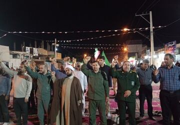 شبی که سه راه بانک ملی در رودبار جنوب، رنگ دیگری گرفت
