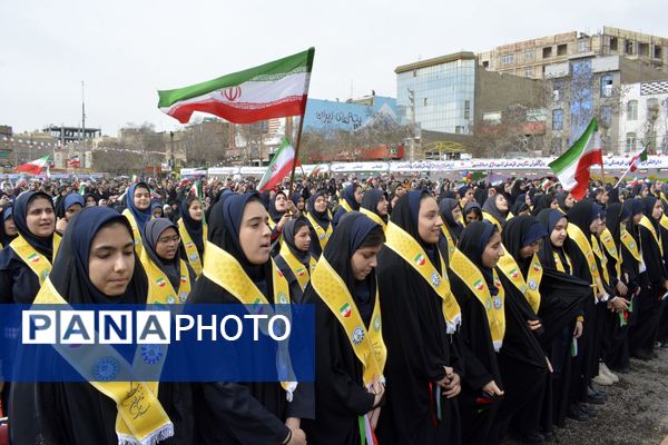 حماسه دانش‌آموزان اسلامشهر در ۲۲بهمن