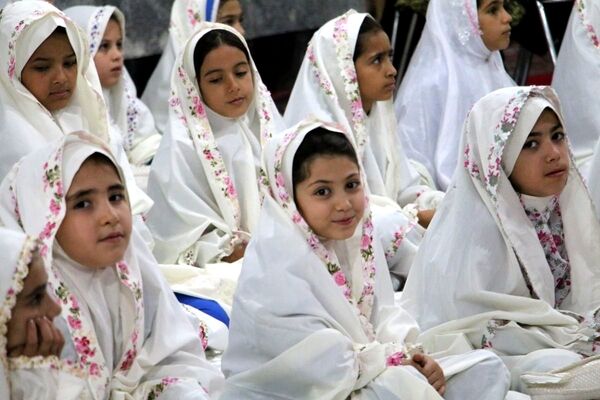 طنین بندگی در جشن تکلیف دانش‌آموزان دختر شهرستان قرچک
