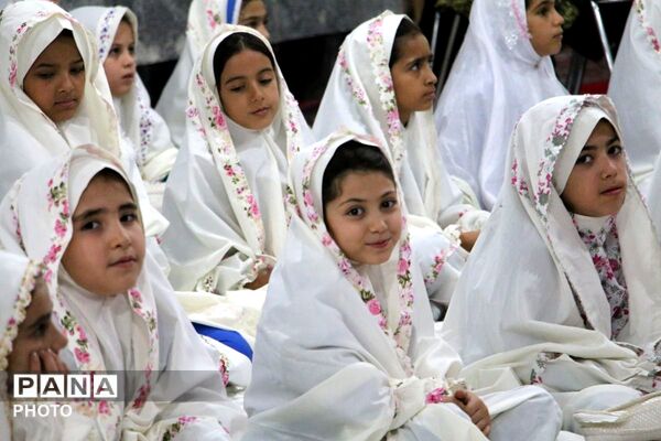 طنین بندگی در جشن تکلیف دانش‌آموزان دختر شهرستان قرچک