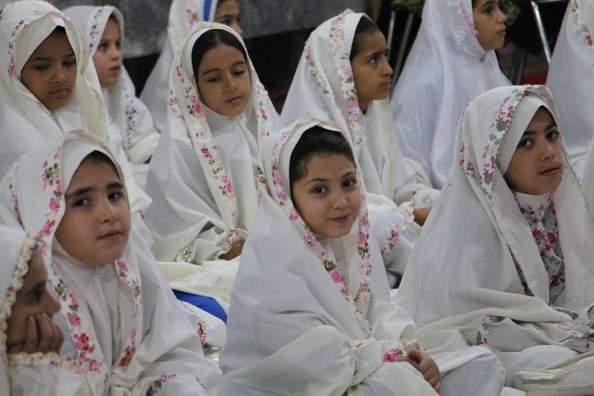 طنین بندگی در جشن تکلیف دانش‌آموزان دختر شهرستان قرچک