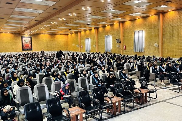 آغاز راه خبرنگاری برای دختران کرمانی