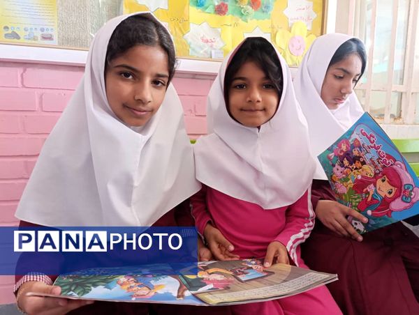 جشن کتاب و قصه‌گویی در دبستان شهید تنیده