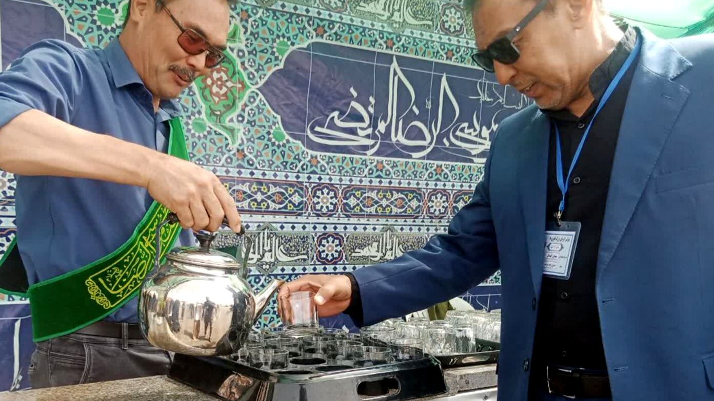برپایی مواکب پذیرایی از زائران در مسیر فریمان به مشهد