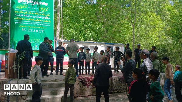 پیادروی خانوادگی در روستای مارکده سامان