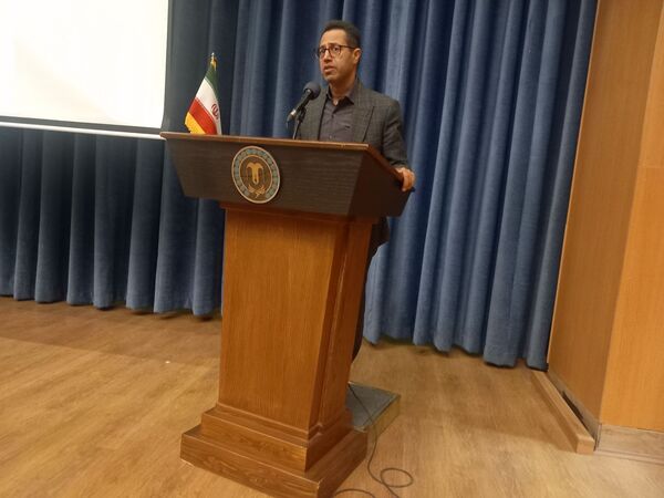 اولین مجمع عمومی انجمن اولیا ومربیان دبیرستان آرمینه مصلی نژاد ناحیه ۶