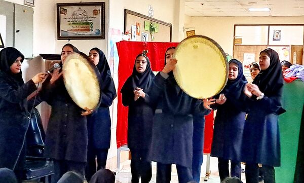 جشن یلدا در دبیرستان حضرت زینب(س) 