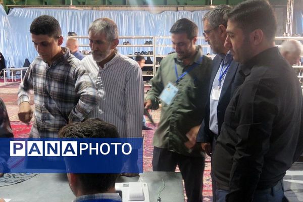 حضور پرشور مردم شهرری و قیامدشت در پای صندوق‌های رأی