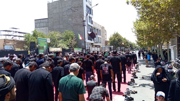 اقامه نماز ظهر عاشورا در کاشمر