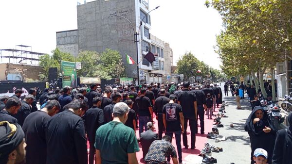 اقامه نماز ظهر عاشورا در کاشمر