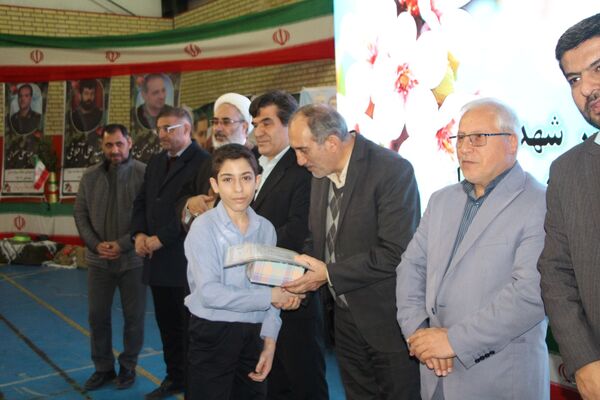 یادواره شهدای جنگ تحمیلی ۱۲ روزه در دبیرستان شاهد سالارشهیدان(ع)