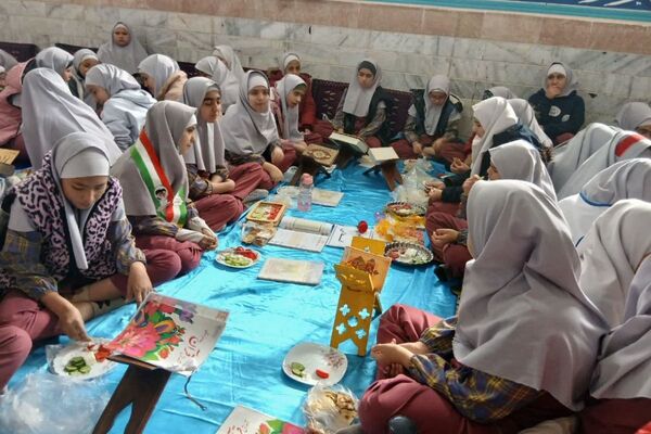 تجلی ایمان و آرمان در مدرسه مهران؛ محفل قرآنی دانش‌آموزان در طلوع فجر و اعیاد شعبانیه
