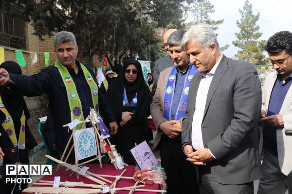 همایش «یاوران انقلاب» ناحیه ۶ مشهد در دبیرستان یاس ۲ 