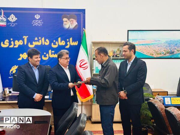 بازدید مدیرکل آموزش و پرورش استان به‌مناسبت سالروز تاسیس سازمان دانش‌آموزی