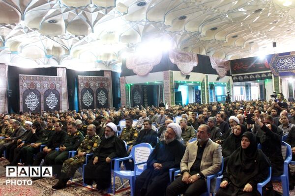 بزرگداشت و ادای احترام مدیران و کارکنان دولت در استان کرمان به رهبر شهید ایران