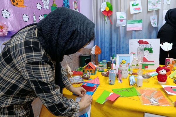  نمایشگاه دستاوردهای انقلاب و روایت‌های فجر در دبستان سمیه شهریار