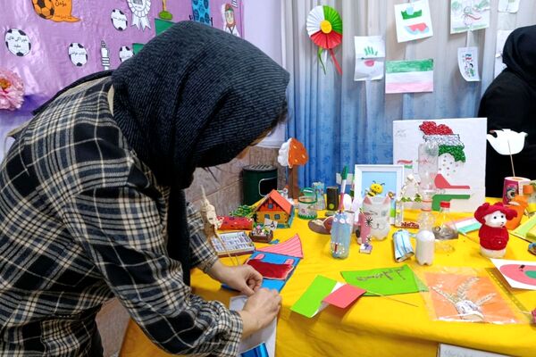  نمایشگاه دستاوردهای انقلاب و روایت‌های فجر در دبستان سمیه شهریار