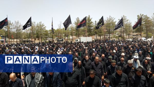 اقامه نماز ظهر عاشورا در بیرجند