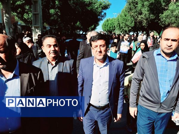 راهپیمایی یوم الله ۲۲  بهمن با حضور پرشور مردم در بوشهر 