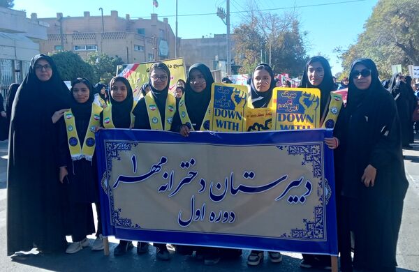 راهپیمایی 13 آبان با حضور حداکثری دانش آموزان در شهرستان نیشابور 