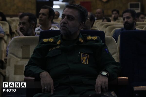 میزبانی میبد از طنزپردازان یزدی در شبی سرشار از لبخند
