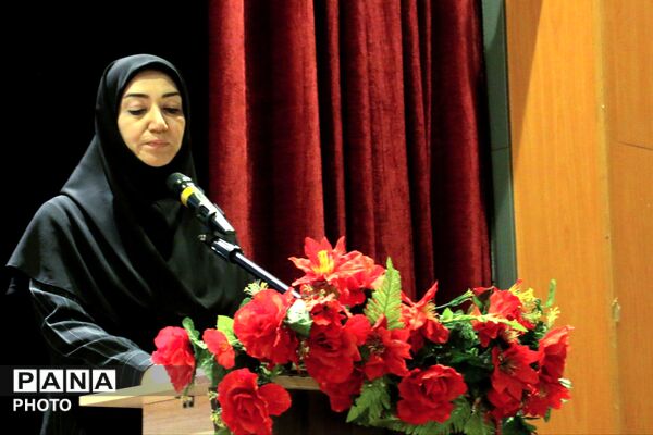 آیین تجلیل از دانش‌آموزان برگزیده جشنواره جابر ابن حیان و پژوهش‌سراهای کبودراهنگ