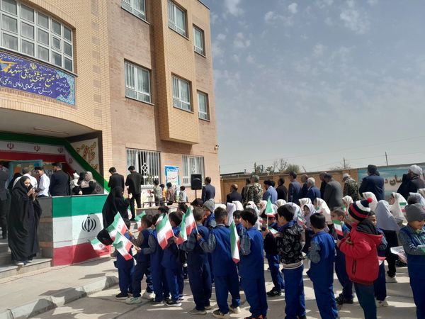  جشن شکوفه ها در دبستان شهید محمدی شهر نسر 
