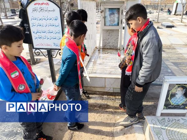 غبار روبی و تجدید بیعت با شهدا به مناسبت هفته معلم در فدافن