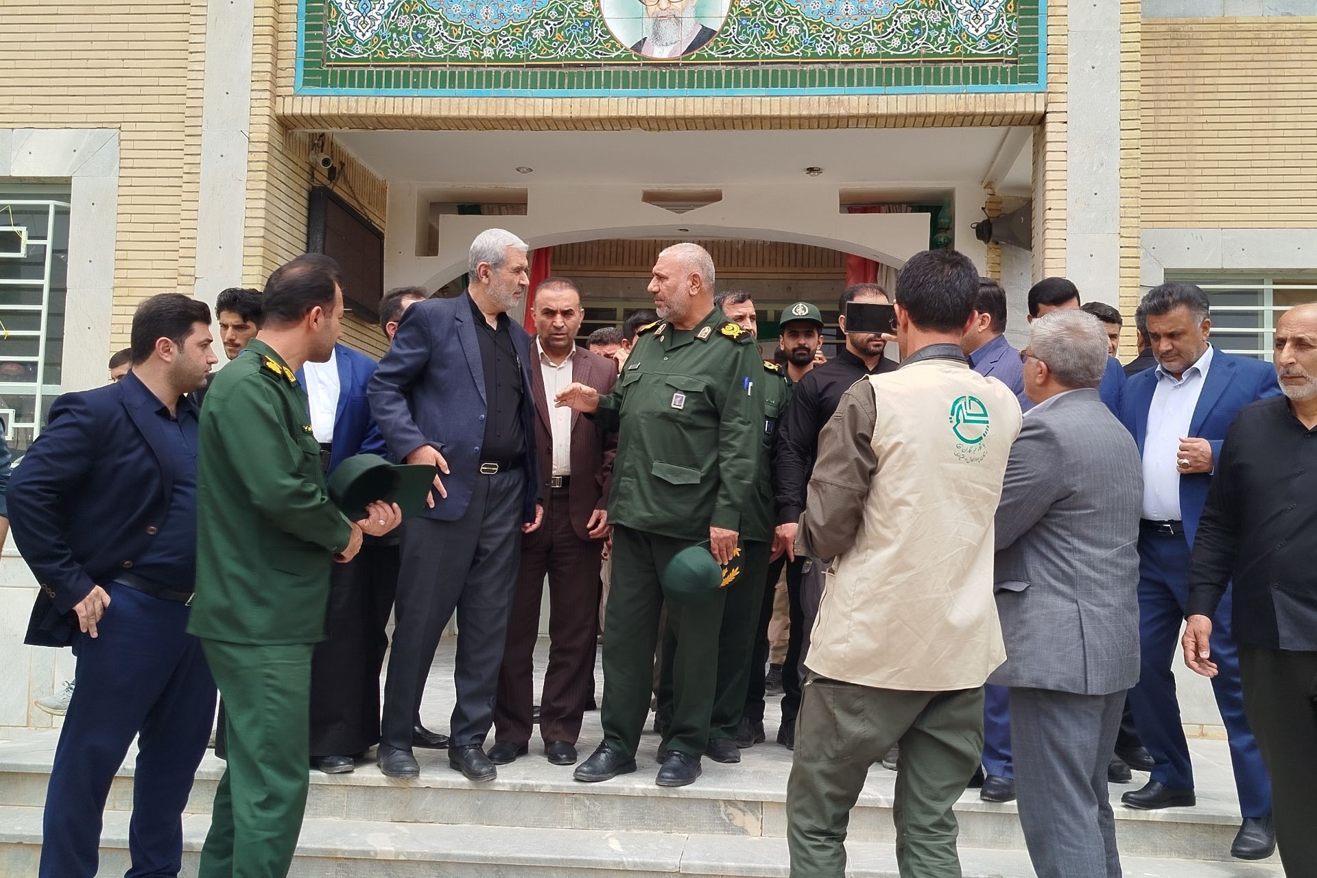 بازدید مسئولان از مدارس نوسازی‌شده لردگان در طرح ملی شهید عجمیان 