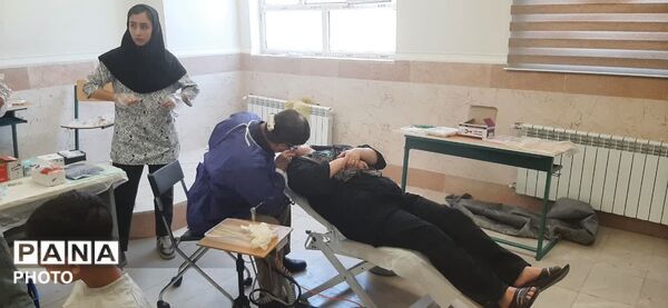 خدمات گسترده درمانی گروه‌های جهادی دانشجویی در منطقه  شهرک ابریشم چهار باغ ساوجبلاغ