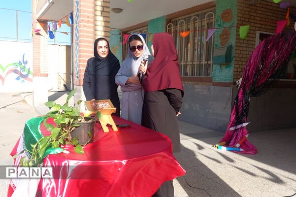 آغاز ماه‌ مهر و دیدار مجدد دانش‌آموزان و معلمان در مدرسه عزیزالله پزشکی ۲