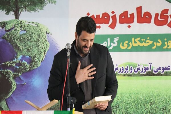 آیین روز درختکاری در هنرستان کشاورزی شهید باهنر پاکدشت 