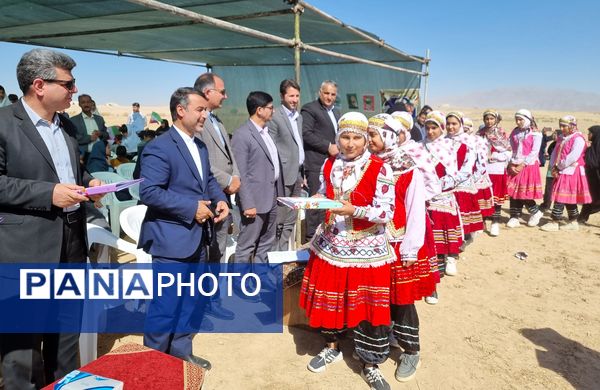 برنامه روز ملی کودک در مدارس عشایری کوچ‌رو