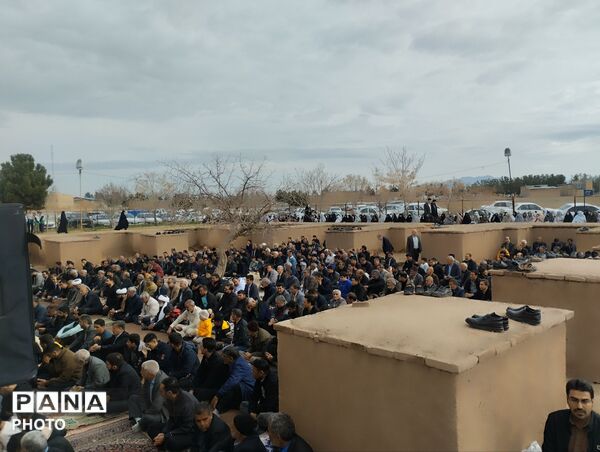 اقامه نماز بندگی در مسجد جامع تاریخی شهر رشتخوار