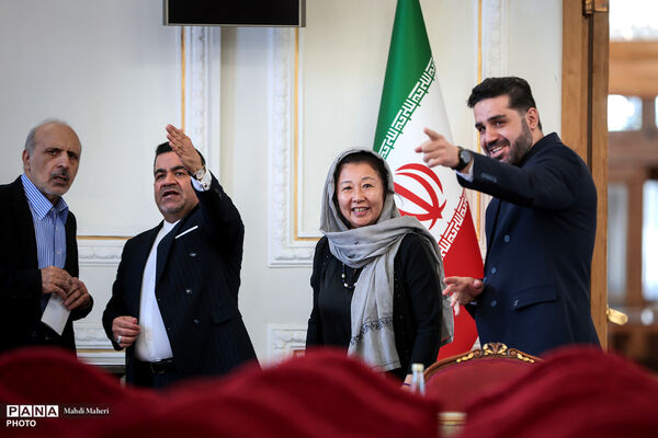 نشست وزیر امور خارجه با سفرا و روسای نمایندگی‌های خارجی و بین‌المللی