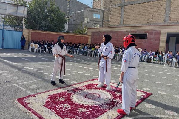 برگزاری المپیاد ورزشی دورن‌مدرسه‌ای در مدرسه حضرت خدیجه(س)بهارستان‌دو