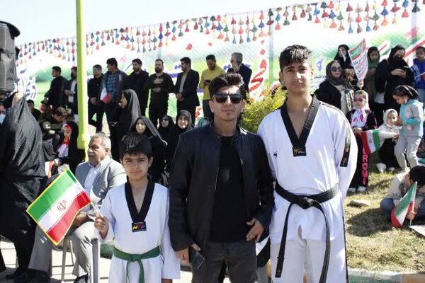 حضور پرشور دانش‌آموزان گچساران در راهپیمایی ۲۲ بهمن