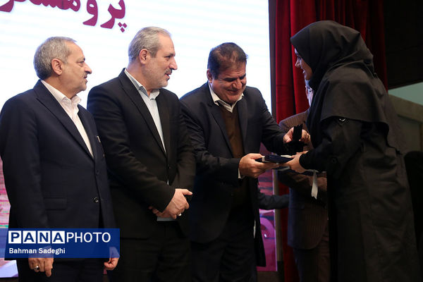 آیین تجلیل از پژوهشگران برتر وزارت آموزش و پرورش