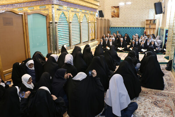 محفل دانش‌آموزی انس با قرآن در آستان مقدس چهل اختران قم