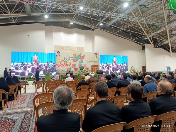 مراسم بزرگداشت شهدای حملات تروریستی رژیم صهیونسیتی در گلستان شهدای اصفهان 