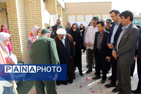 مدارس آب‌پخش به استقبال دهه فجر رفتند